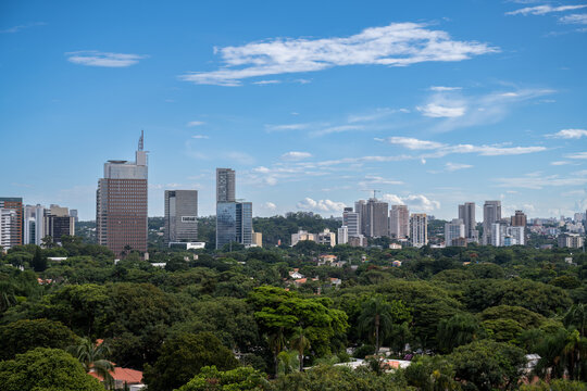 Paisagem urbana da Pra&ccedil;a Por do Sol na cidade de S&atilde;o Paulo