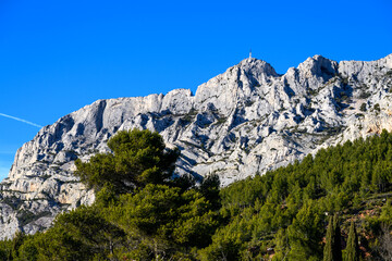 Sainte Victoire et croix de Provence