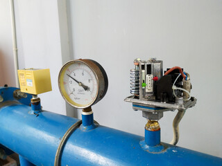 The water pressure switch and pressure gauge are installed in the water pressure pump line.