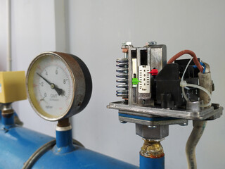 The water pressure switch and pressure gauge are installed in the water pressure pump line.