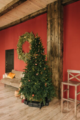 Fototapeta na wymiar Stylish interior of the living room with a Christmas tree on a red background