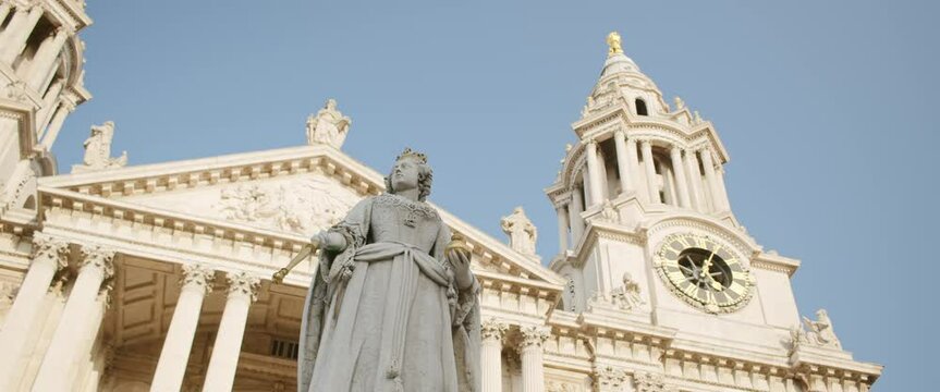 Monument Statue Queen Anne St. Paul's Cathedral Square Slow Motion London Summer
