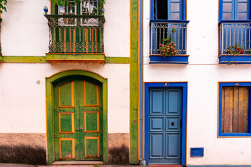 Fototapeta na wymiar Facade with colorful doors and window in Diamantina