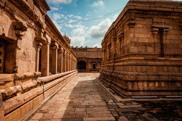 Fototapeta premium Tanjore Big Temple or Brihadeshwara Temple was built by King Raja Raja Cholan in Thanjavur, Tamil Nadu. It is the very oldest & tallest temple in India. This temple listed in UNESCO's Heritage Sites