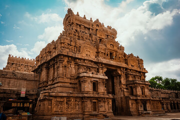 Fototapeta premium Tanjore Big Temple or Brihadeshwara Temple was built by King Raja Raja Cholan in Thanjavur, Tamil Nadu. It is the very oldest & tallest temple in India. This temple listed in UNESCO's Heritage Sites