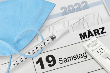 Corona Pandemie Kalender mit Datum 19. März 2022 und Maske, Impfung, Antigen Test