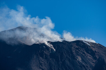 Fototapeta na wymiar Vulkan brodelt