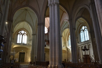 Fototapeta premium Voûtes gothiques de la Cathédrale Saint-Pierre de Poitiers. France