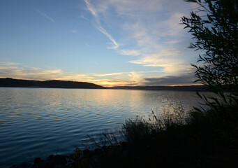 Fototapeta na wymiar Lake sunset
