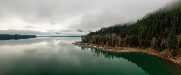 Obraz premium Aerial Panoramic View of Canadian Mountain Landscape covered in fog over Harrison Lake. Winter Season. British Columbia, Canada. Nature Background Panorama