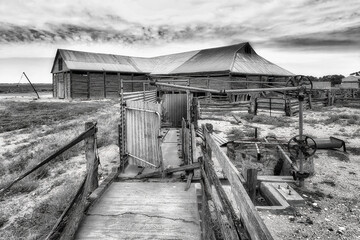 Mungo Yard to shed rust BW