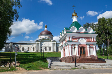 Fototapeta na wymiar Orthodox chapel in the city