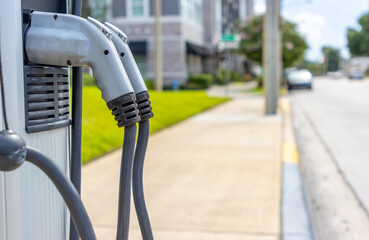 Electric vehicle charging station