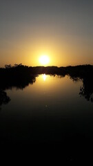 Obraz premium sunset over the canal