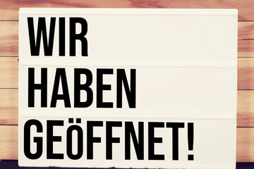 Ein Schild Wir Haben Geöffnet