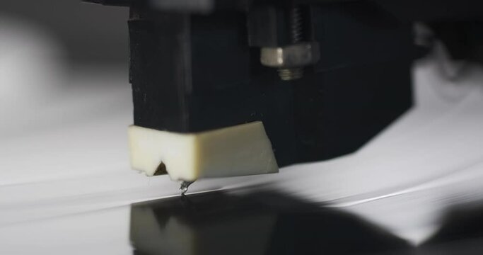 Macro shooting. A pickup with a needle is lowered onto a rotating gramophone record. Play and stop. The needle is lowered to plate and rises