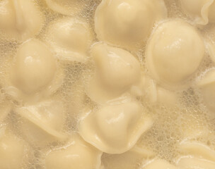 Dumplings made from dough and meat are boiled in boiled water.