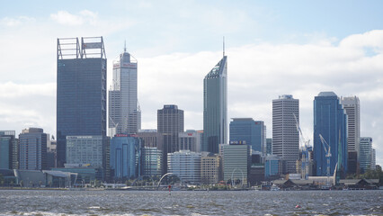 Obraz na płótnie Canvas City skyline of Perth in Western Australia on a overcast day.