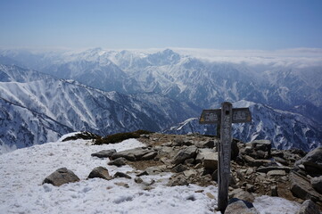 冬の唐松岳山頂からの絶景