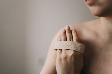 anti-cellulite dry brush massage