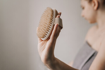 anti-cellulite dry brush massage