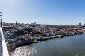 Fototapeta premium Vue sur Porto Villa Nova de Gaia depuis le Pont Dom-Luís I