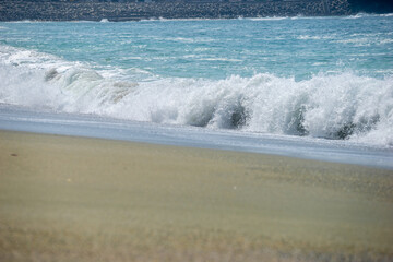 ビーチと波