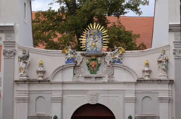 Wappen an einem Hoftor in Bautzen