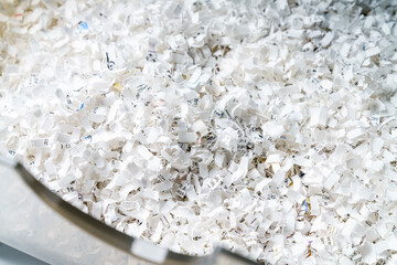 シュレッダーで裁断された紙