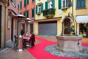 Fototapeta na wymiar A quiet road in Riva del Garda in the Trentino-Alto Adige region of Italy at Christmas time 