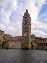 Italia, Toscana, la città di Pistoia. Campanile del Duomo.