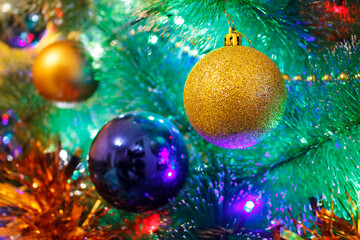 Obraz na płótnie Canvas multi-colored decoration balls on the Christmas tree