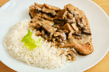 Mushroom gravy with pork meat and rice