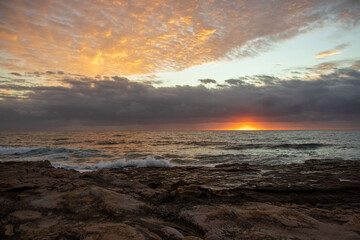 Obraz premium Morning sunrise view of ocean at Orange rocks in Uvongo, East coast of South Africa 