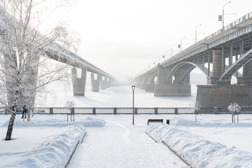 Obraz premium Embankment of the Ob river in winter in Novosibirsk
