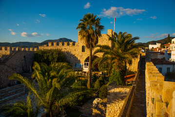 Fototapeta na wymiar MARMARIS, TURKEY: The old stone Fortress of Marmaris on a blue sky background on a sunny day.