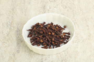 Dry Clove aroma in the bowl