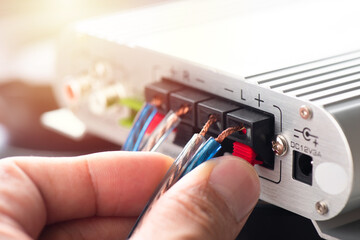 Connecting speaker cable