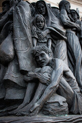 Obraz premium Sculpture of 140 migrants in a refugee boat, St Peter's Square, Rome.
