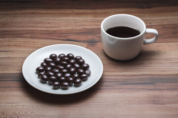 コーヒー豆チョコレートとコーヒー