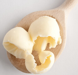 Butter, Fett, Butterröllchen, Holzlöfel,
