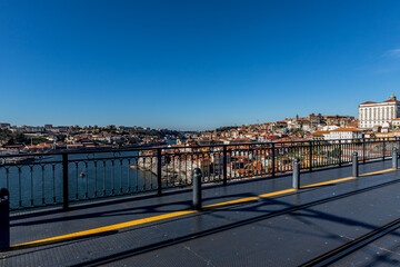 Obraz premium Sur le Pont Dom-Luís I à Porto
