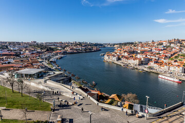 Fototapeta na wymiar Vue sur Porto depuis le belvédère de Serra do Pilar