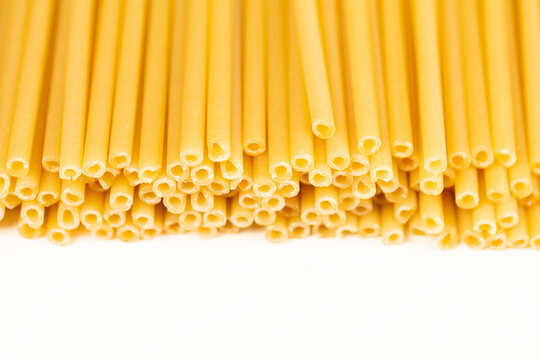 Ungekochte Maccaroni Nudeln
