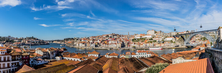 Fototapeta na wymiar Panorama sur Porto Villa Nova de Gaia