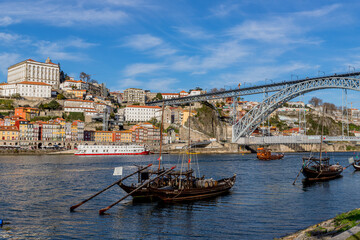 Fototapeta premium Vue depuis les quais de Santa Marinha à Porto