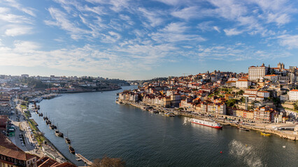 Fototapeta na wymiar Panorama sur Porto depuis le belvédère de Gaia