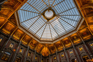 Obraz premium La verrière de la cour des Nations du Palais de la Bourse de Porto