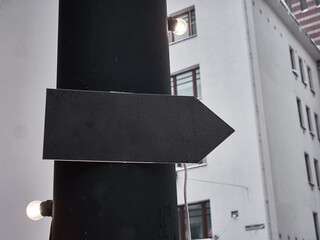 An empty sign with a black pointer in the form of an arrow..