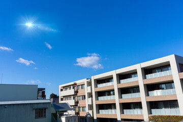The appearance of the condominium and the refreshing blue sky scenery_sky_b_06